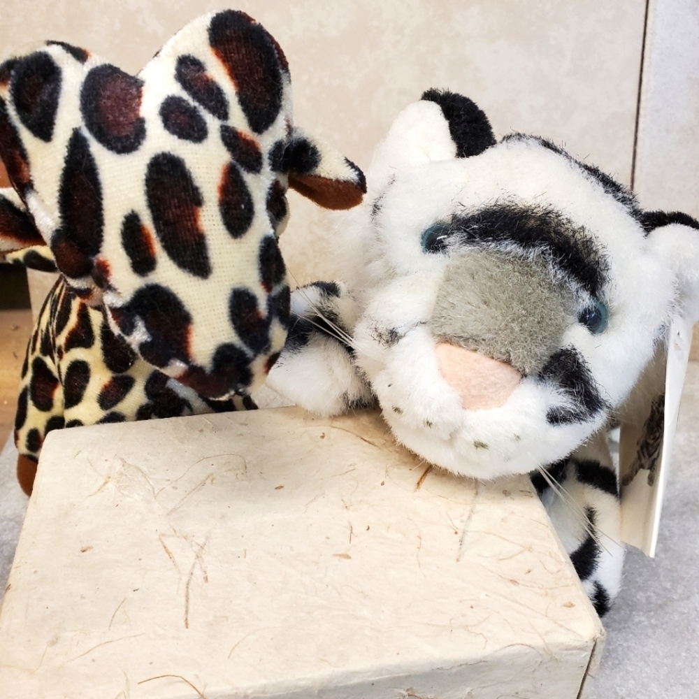 🐯🦒 NWT White Tiger & Giraffe Stuffed animal set